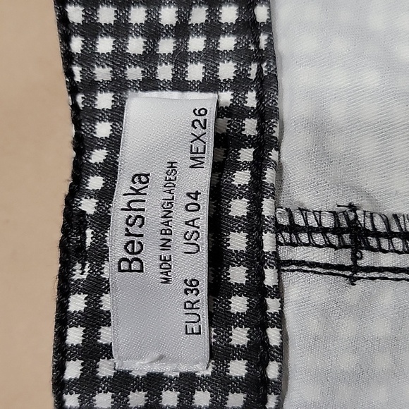 Bershka Size 4 Black and White Plaid Bubble / Balloon Mini Skirt NEW w/Tags! - Picture 9 of 11